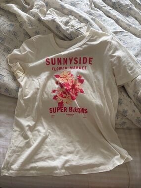 Old Navy Cream Tee